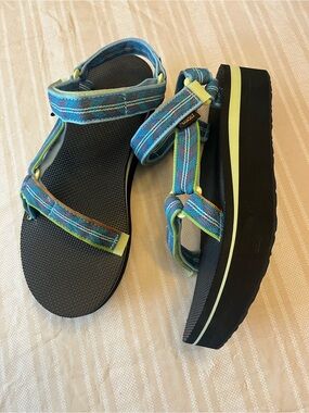 Teva Women's Blue & Lime Patterned Platform Sandals